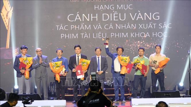 Trao giải phim tài liệu, khoa học. Ảnh Đặng Tuấn – TTXVN 

