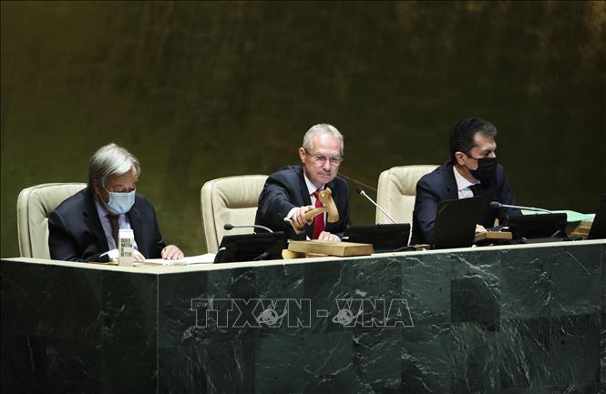 Trong ảnh: Tổng Thư ký LHQ Antonio Guterres (trái), tân Chủ tịch Csaba Korosi (thứ 2, trái) chủ trì khóa họp lần thứ 77 Đại hội đồng LHQ ở New York, Mỹ ngày 13/9/2022. Ảnh: THX/TTXVN