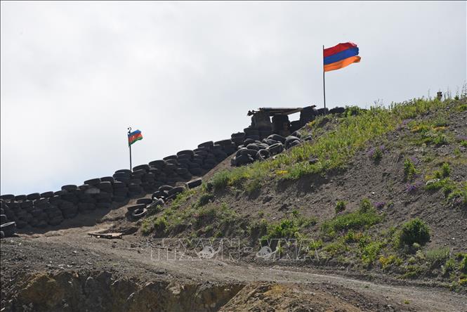Quốc Kỳ Armenia 2024 - Được cất cao trên hàng ngàn ngôi nhà, quốc kỳ này là một lời khẳng định về sức mạnh và lòng yêu nước của người Armenia.