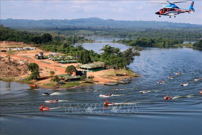 Vietnamese, Lao, and Cambodian military officers and soldiers participate in joint rescue exercise in Vientiane. VNA Photo