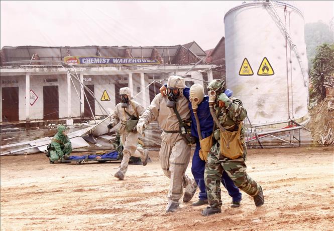 Vietnamese, Lao, and Cambodian military officers and soldiers participate in joint rescue exercise in Vientiane. VNA Photo