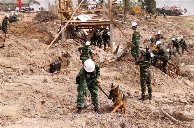 Vietnamese, Lao, and Cambodian military officers and soldiers participate in joint rescue exercise in Vientiane. VNA Photo