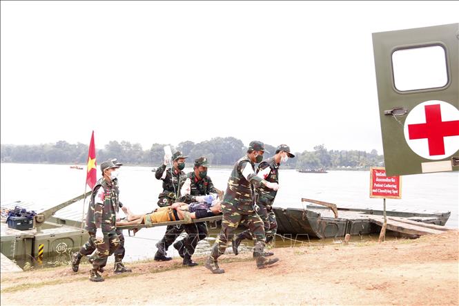 Vietnamese, Lao, and Cambodian military officers and soldiers participate in joint rescue exercise in Vientiane. VNA Photo