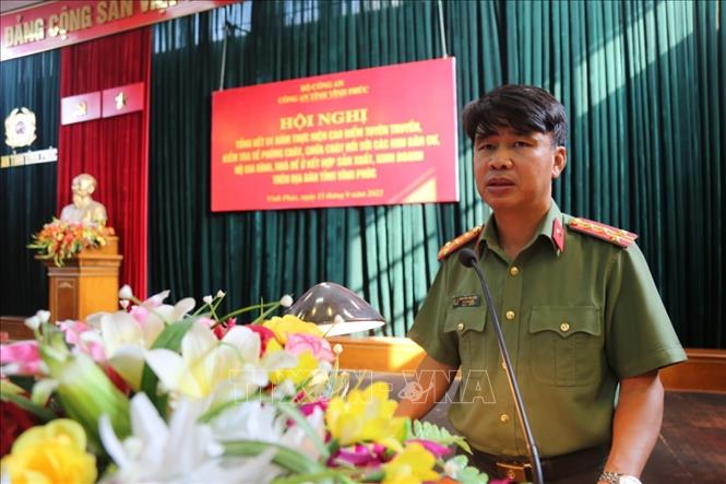 Đại tá Nguyễn Văn Công Phó giám đốc Công an tỉnh Vĩnh Phúc phát biểu tại hội nghị. Ảnh: Hoàng Hùng – TTXVN 