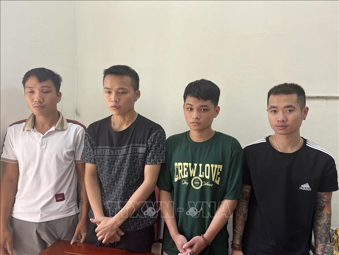 Trong ảnh: Các đối tượng trong đường dây bảo kê, chăn dắt tiếp viên các quán karaoke. Ảnh: TTXVN phát