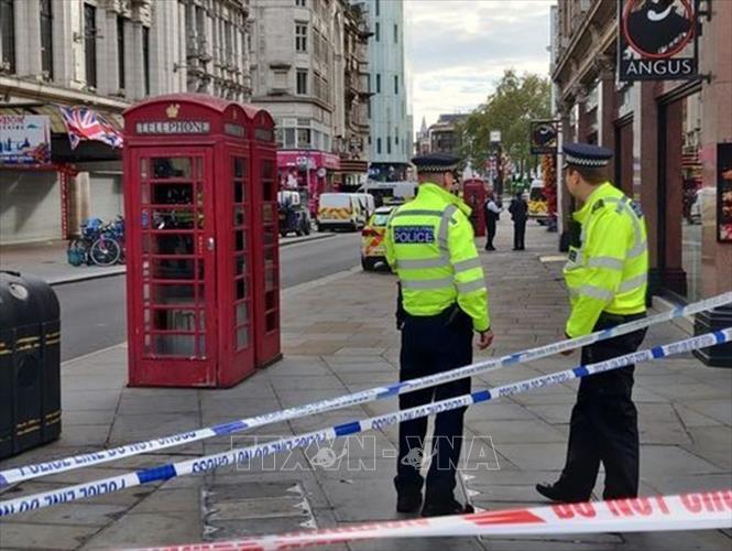 Hai cảnh sát bị tấn công bằng dao tại trung tâm London, Anh - Ảnh thời sự  quốc tế - Văn hóa xã hội - Thông tấn xã Việt Nam (TTXVN)