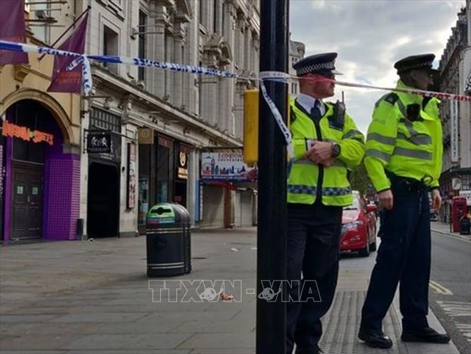 Hai cảnh sát bị tấn công bằng dao tại trung tâm London, Anh - Ảnh thời sự  quốc tế - Văn hóa xã hội - Thông tấn xã Việt Nam (TTXVN)