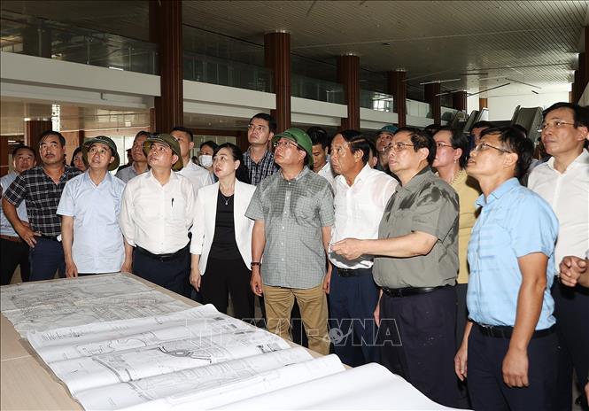 Thủ tướng Phạm Minh Chính kiểm tra thực trạng Bệnh viện Bạch Mai cơ sở 2 tại thành phố Phủ Lý, Hà Nam. Ảnh: Dương Giang -TTXVN
