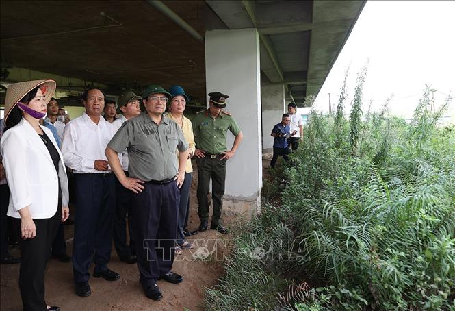 Thủ tướng Phạm Minh Chính kiểm tra thực trạng Bệnh viện Hữu nghị Việt Đức cơ sở 2 tại thành phố Phủ Lý, Hà Nam. Ảnh: Dương Giang -TTXVN
