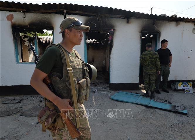 Trong ảnh (tư liệu): Trạm kiểm soát biên giới bị phá huỷ trong xung đột giữa Tajikistan và Kyrgyzstan ở Maksat, cách thủ đô Bishkek (Kyrgyzstan) khoảng 1200km. Ảnh: AFP/TTXVN 