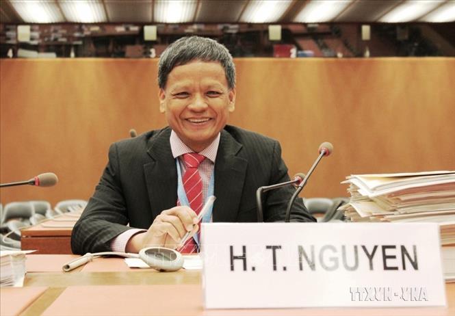 Việt Nam đã được cộng đồng quốc tế tín nhiệm, đánh giá cao, thể hiện rõ nhất qua việc Việt Nam được bầu với số phiếu cao vào nhiều cơ quan của LHQ. Trong ảnh: Tại kỳ họp lần thứ 70 của Ủy ban Luật pháp quốc tế diễn ra từ ngày 30/4-01/6/2018 tại Trụ sở Liên hợp quốc, New York và từ 3/7-10/8/2018 tại Geveva, Đại sứ Nguyễn Hồng Thao (ảnh) - thành viên của Việt Nam tại Ủy ban Luật pháp quốc tế đã vinh dự được bầu làm Phó Chủ tịch thứ hai của Ủy ban. Ảnh: TTXVN phát