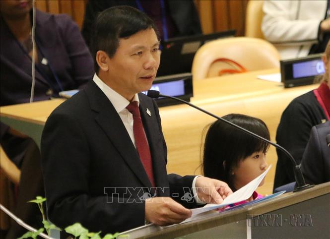 Đại sứ, Trưởng Phái đoàn Đại diện Thường trực Việt Nam tại LHQ Đặng Đình Quý phát biểu tại phiên họp của ĐHĐ LHQ kỷ niệm 30 năm Công ước Quyền Trẻ em (New York, 25/9/2019). Ảnh: Hoài Thanh - TTXVN