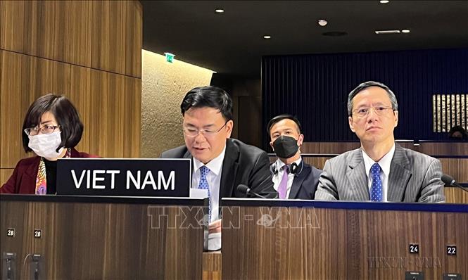Thứ trưởng Ngoại giao Phạm Quang Hiệu dẫn đầu đoàn Việt Nam dự Phiên họp toàn thể Hội đồng Chấp hành lần thứ 214 của Tổ chức Giáo dục, Khoa học và Văn hoá LHQ (UNESCO), diễn ra trong 2 ngày 4-5/4/2022 tại Paris (Pháp). Ảnh: TTXVN