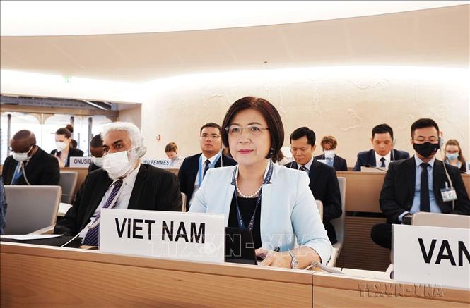 Đại sứ, Trưởng phái đoàn thường trực Việt Nam bên cạnh Liên hợp quốc, WTO và các tổ chức quốc tế khác tại Geneva Lê Thị Tuyết Mai dẫn đầu Đoàn đại biểu Việt Nam tham dự Khóa họp lần thứ 51 của Hội đồng Nhân quyền LHQ (Geneva, 12/9/2022). Ảnh: Xuân Hoàng - TTXVN