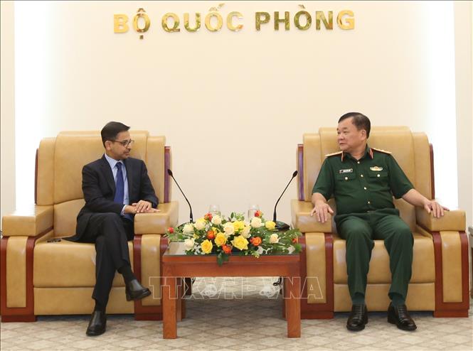 Thượng tướng Hoàng Xuân Chiến tiếp Ngài Pranay Verma, Đại sứ Đặc mệnh toàn quyền Cộng hòa Ấn Độ tại Việt Nam. Ảnh: Hồng Pha – TTXVN phát