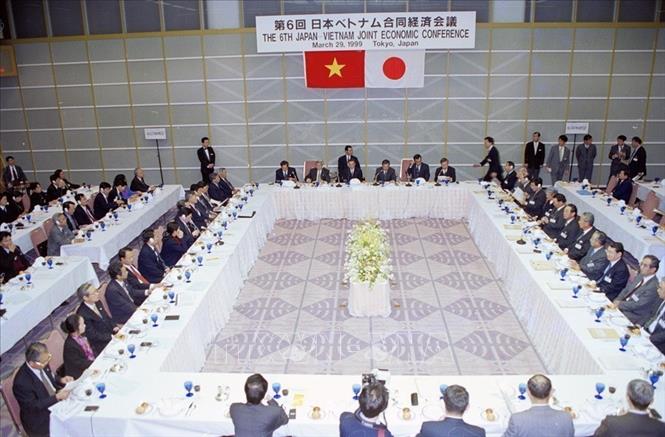 Thủ tướng Phan Văn Khải tham dự Phiên họp của Ủy ban Hỗn hợp kinh tế Việt Nam - Nhật Bản, trong chuyến thăm chính thức Nhật Bản (năm 1999). Ảnh: Thế Thuần - TTXVN