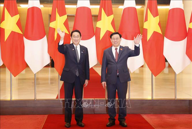 Chủ tịch Quốc hội Vương Đình Huệ tiếp Thủ tướng Nhật Bản Kishida Fumio thăm chính thức Việt Nam (1/5/2022). Ảnh: Doãn Tấn – TTXVN