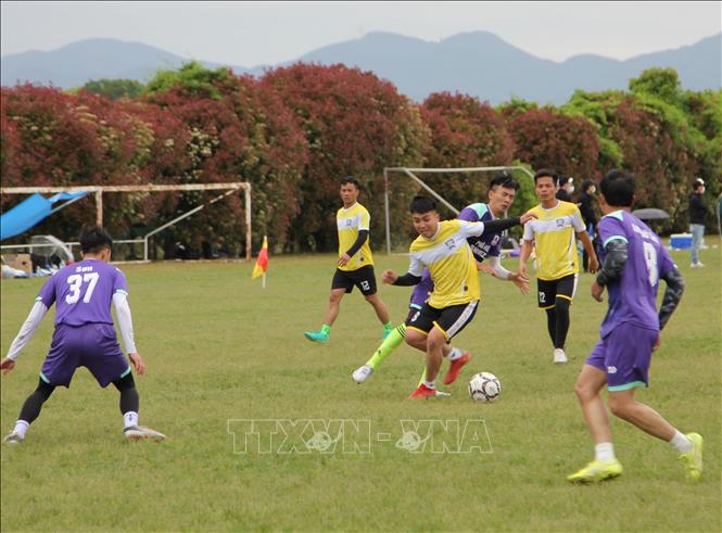 Cầu thủ Việt Nam và Nhật Bản trong một pha tranh bóng tại Giải Bóng đá Giao lưu Nhật - Việt Enshu Fukuroi 2022. Ảnh: Thanh Tùng-Đức Thịnh, Phóng viên TTXVN tại Nhật Bản