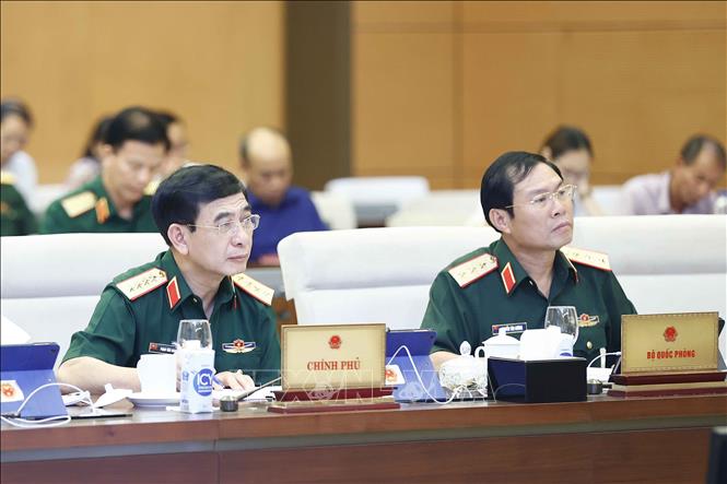 Bộ trưởng Bộ Quốc phòng Phan Văn Giang và đại biểu dự phiên họp. Ảnh; Doãn Tấn - TTXVN