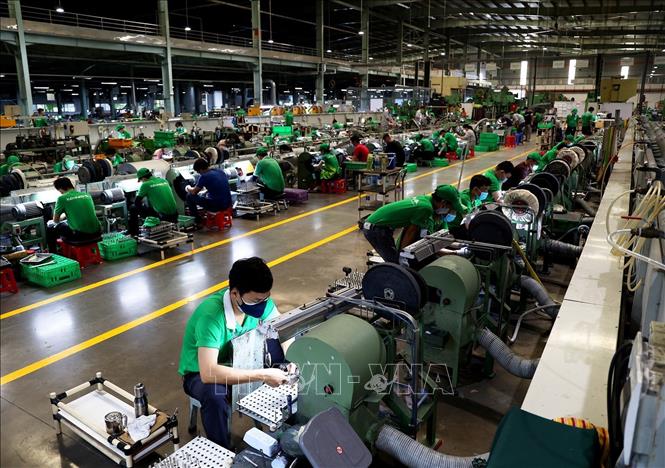 Trong ảnh: Xưởng sản xuất Công ty CP Kềm Nghĩa, Khu công nghiệp Tân Phú Trung, huyện Củ Chi, Thành phố Hồ Chí Minh. Ảnh: Hồng Đạt - TTXVN
