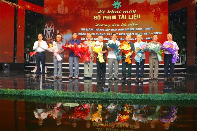 Lễ khai máy thực hiện bộ phim. Ảnh: Duy Khương - TTXVN
