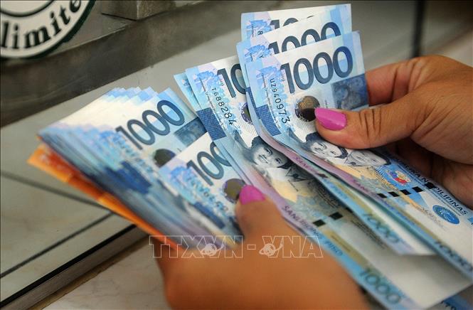Trong ảnh: Đồng peso của Philippines. Ảnh: AFP/TTXVN
