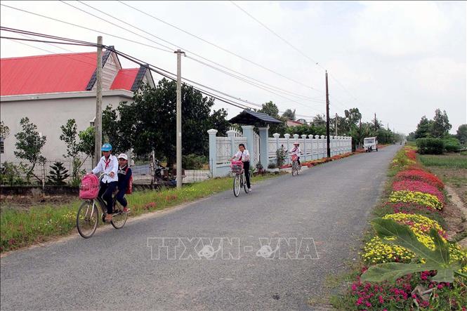 A new rural road in Vien Binh commune, Tran De district, where more than 50% of the population is Khmer. VNA Photo