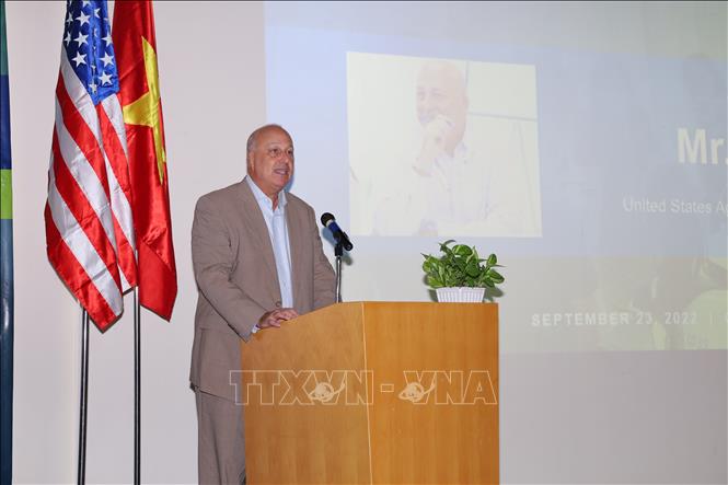 Ông Mitch Kirby, Cố vấn giáo dục cấp cao của USAID phát biểu tại Diễn đàn. Ảnh: Ánh Tuyết - TTXVN