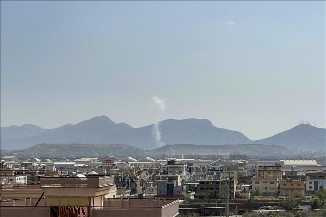 Trong ảnh: Khói bốc lên từ hiện trường vụ nổ ở thủ đô Kabul, Afghanistan ngày 23/9/2022. Ảnh: AFP/TTXVN