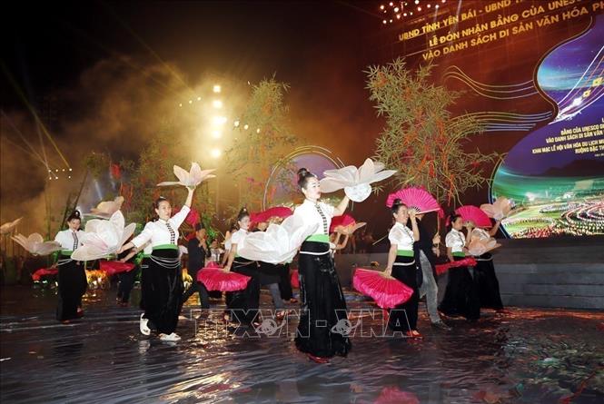 A special art performance highlights the uniqueness of Xoe Thai dance at the ceremony VNA Photo: Dương Giang 