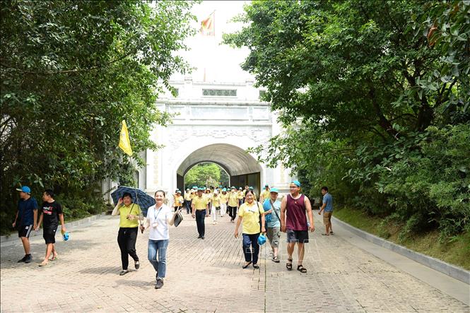 Trong ảnh: Du khách tham quan Khu Di tích Bạch Đằng Giang. Ảnh: Minh Đức - TTXVN