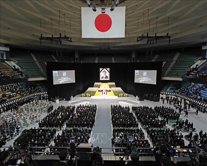Trong ảnh: Toàn cảnh Lễ Quốc tang cố Thủ tướng Nhật Bản Abe Shinzo tại Nippon Budokan ở thủ đô Tokyo, ngày 27/9/2022. Ảnh: Kyodo/TTXVN
