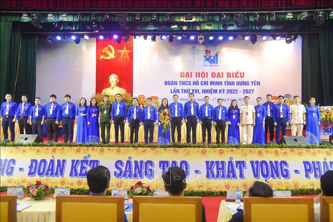 Ban Chấp hành Đoàn TNCS Hồ Chí Minh tỉnh Hưng Yên khóa XVI ra mắt Đại hội. Ảnh: Mai Ngoan - TTXVN
