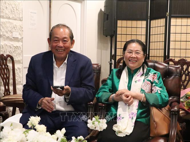 Nhà thơ Trương Hòa Bình và phu nhân Nguyễn Minh Phương. Ảnh: Nguyễn Minh-TTXVN