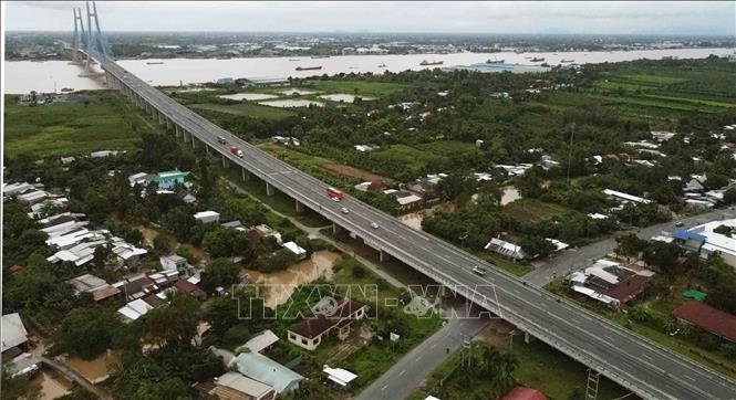 Đường dẫn lên cầu Vàm Cống phía tỉnh Đồng Tháp có chiều dài hơn 1.099 m. Ảnh: Vũ Sinh - TTXVN
