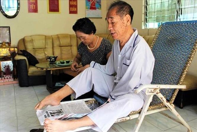 Thầy giáo Nguyễn Ngọc Ký - tấm gương sáng về nghị lực. Ảnh: Tư liệu/TTXVN phát