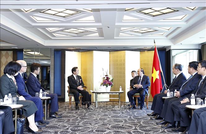 President Nguyen Xuan Phuc receives Governor of Japanese prefecture  Kanagawa, Kuroiwa Yuji. VNA Photo