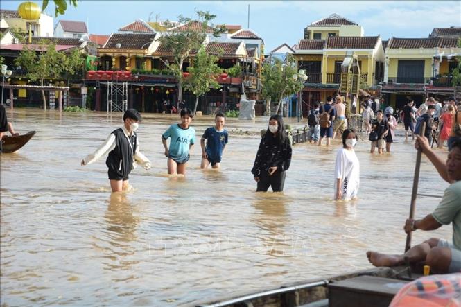 Nhiều ngôi nhà tại phố cổ Hội An bị ngập lụt. Ảnh: Văn Dũng - TTXVN