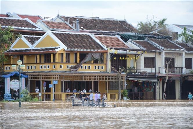 Nhiều ngôi nhà tại phố cổ Hội An bị ngập lụt. Ảnh: Văn Dũng - TTXVN