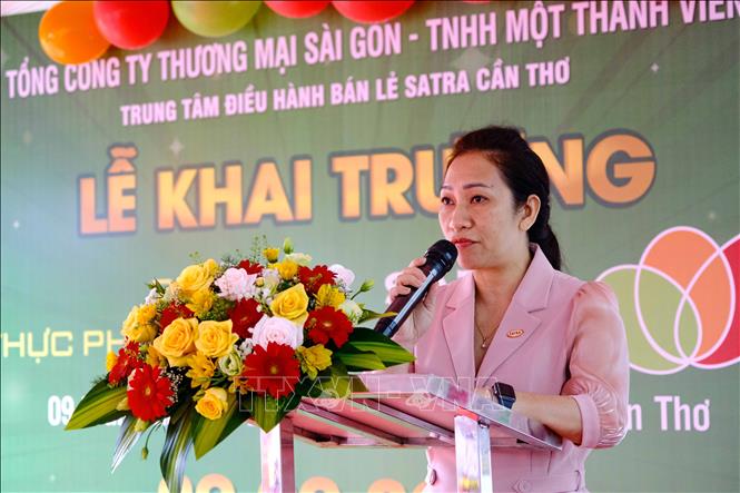 Trong ảnh: Bà Phạm Thi Vân, Phó Tổng Giám đốc Tổng Công ty Thương mại Sài Gòn (SATRA), phát biểu tại lễ khai trương. Ảnh: Thanh Liêm - TTXVN