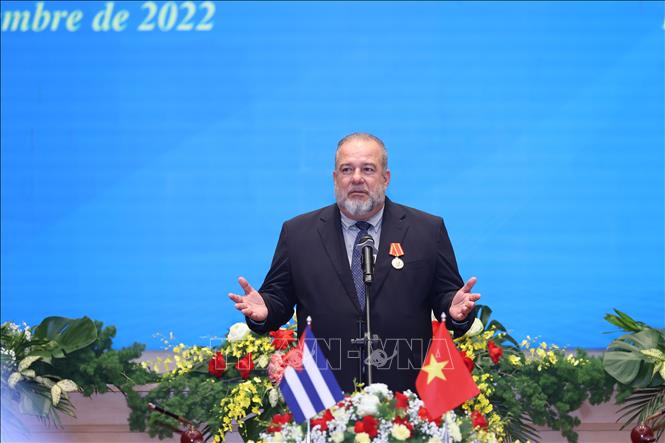 Thủ tướng Cộng hòa Cuba Manuel Marrero Cruz phát biểu tại lễ ký. Ảnh: Dương Giang-TTXVN