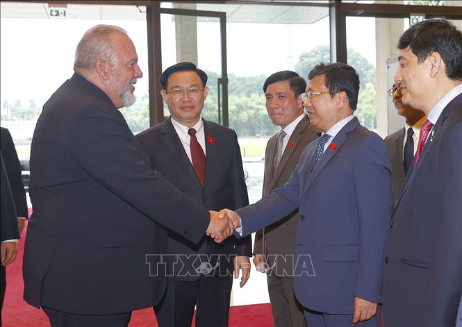 Chủ tịch Quốc hội Vương Đình Huệ và Thủ tướng nước Cộng hòa Cuba Manuel Marrero Cruz với đại biểu. Ảnh: TTXVN
