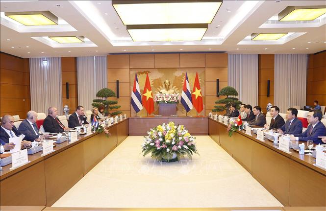 National Assembly Chairman Vuong Dinh Hue receives Cuban Prime Minister Manuel Marrero Cruz in Hanoi on September 29. VNA Photo: Doãn Tấn