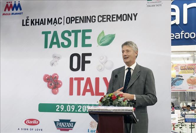 Italian Consul General Enrico Padula says that Vietnam is one of 10 emerging markets in the Italian Government's priority to develop trade and investment relations. VNA Photo: Mỹ Phương