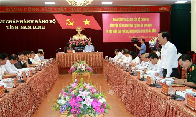Trong ảnh: Đại diện các địa phương tỉnh Nam Định phát biểu làm rõ việc thực hiện Nghị quyết Đại hội XIII. Ảnh: Văn Đạt - TTXVN