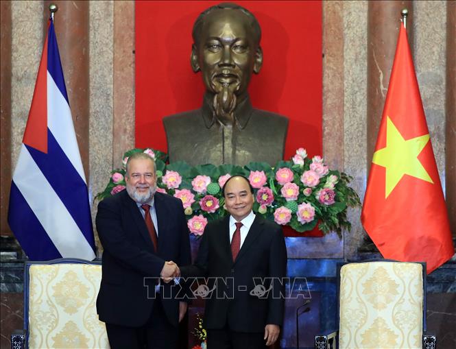 Chủ tịch nước Nguyễn Xuân Phúc tiếp Thủ tướng Cuba Manuel Marrezo Cruz. Ảnh: Thống Nhất – TTXVN
