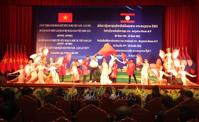 Chương nghệ thuật do các nghệ sỹ Việt Nam biểu diễn tại buổi lễ. Ảnh: Nguyên Lý-TTXVN