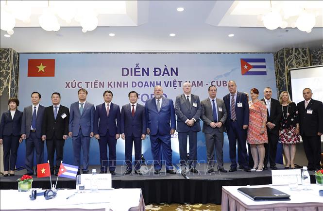 Trong ảnh: Thủ tướng nước Cộng hòa Cuba Manuel Marrero Cruz, Phó Thủ tướng Lê Minh Khái với các đại biểu. Ảnh: An Đăng - TTXVN