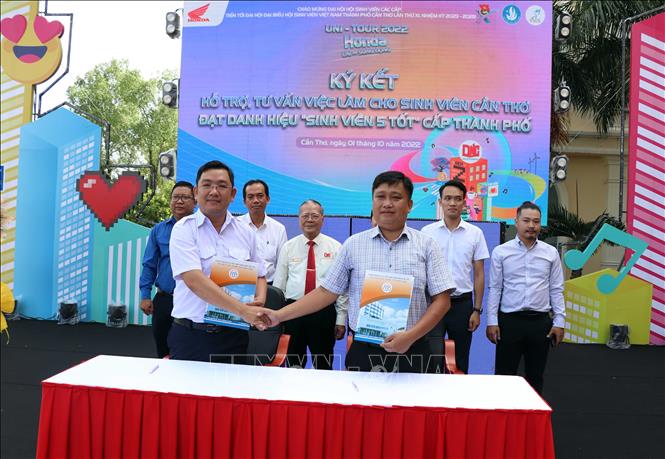Ký kết giữa Hội sinh viên thành phố cần Thơ và Trung tâm hỗ trợ việc làm thanh niên thành phố về hỗ trợ việc làm cho sinh viên đạt danh hiệu 