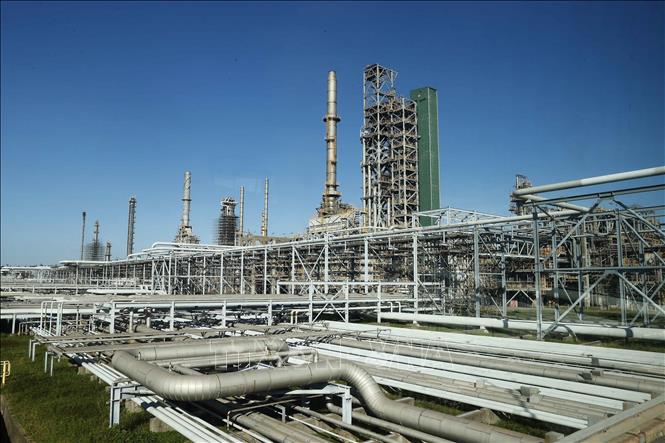 A corner of the Dung Quat oil refinery of the Binh Son Refining and Petrochemical JSC (BSR) under the Vietnam Oil and Gas Group (Petrovietnam). VNA Photo: Doãn Tấn